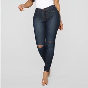 NWT Fashion Nova Dark Wash Canopy Jeans - Size 0